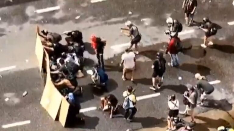 El Gobierno denunciará a los manifestantes que participaron de los incidentes en la marcha: «Son delincuentes»