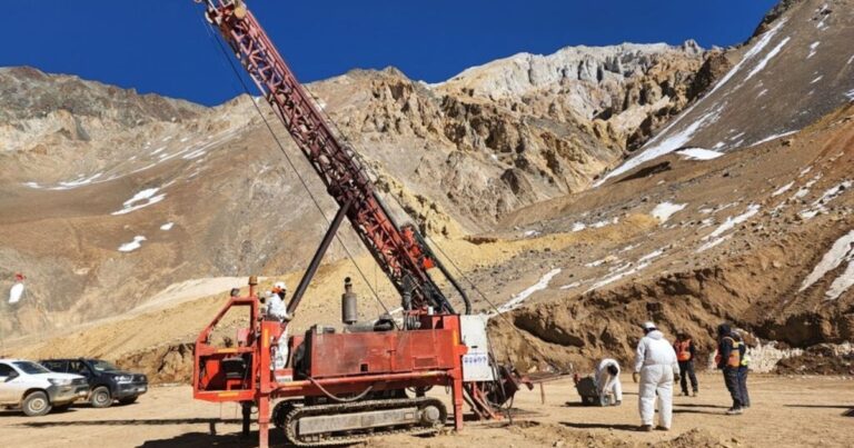 Las fusiones llegan a los abogados corporativos, que buscan aprovechar los negocios en auge
