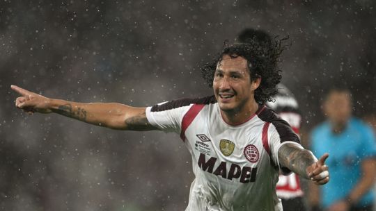 Lanús gritó campeón bajo un diluvio en el Maracaná: histórico y épico triunfo ante Flamengo