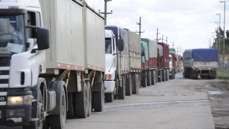 Camioneros acordó una suba semestral del 10,5% y quedó por debajo de la inflación