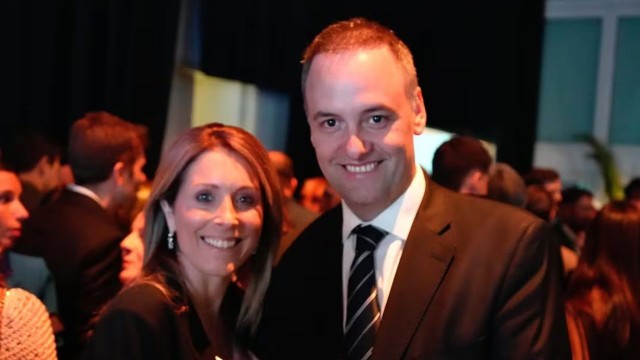 Amplían la denuncia contra Adorni: piden investigar contratos de la consultora de su esposa