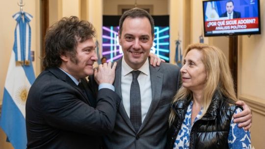 Manuel Adorni, Jefe de Gabinete de la Nación, en un acto oficial.