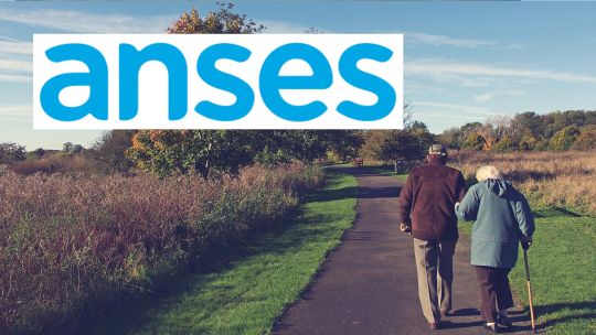 Calendario de pagos de ANSES sobre un fondo con símbolos de pesos argentinos y un reloj.