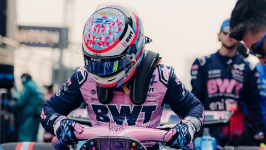 Franco Colapinto con el auto de Alpine en el circuito de Miami