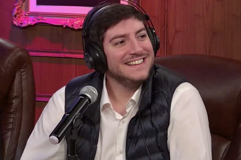 Fachada del Banco de la Nación Argentina y silueta de la Justicia