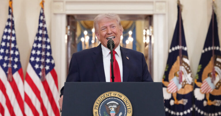 Ilustración de un avión de combate F-15 en vuelo