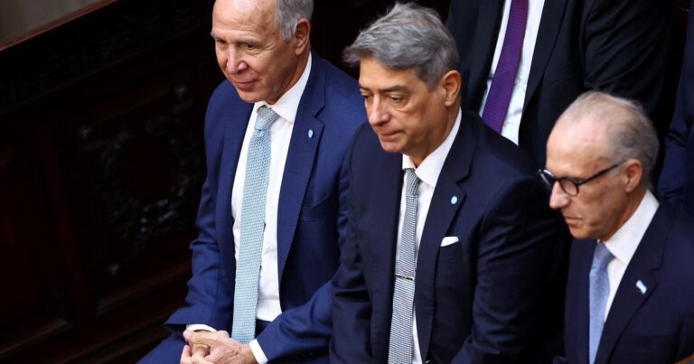 Representación gráfica de la Corte Suprema de Justicia de la Nación Argentina y símbolos de justicia.