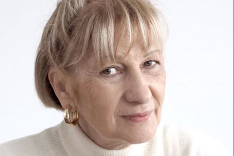 Retrato de la actriz e investigadora teatral argentina Cora Roca