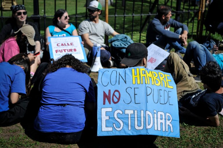 Jueza firma fallo judicial sobre reforma laboral en educación