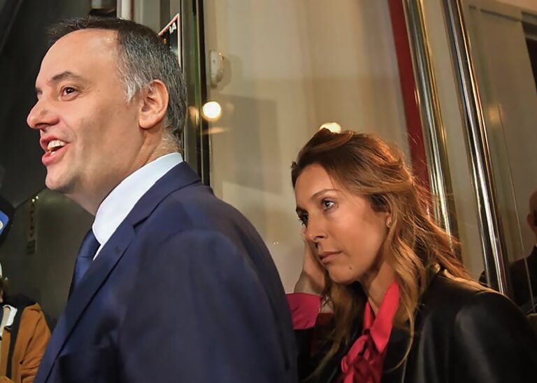 Manuel Adorni en una conferencia de prensa