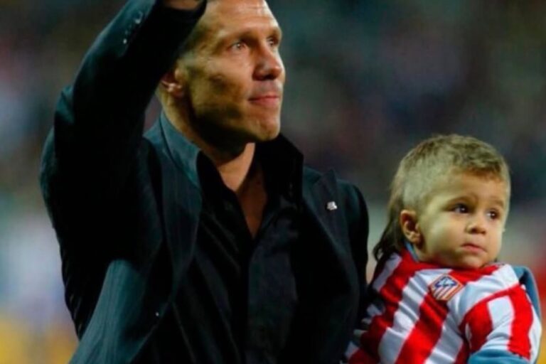 Giuliano Simeone en acción con la camiseta del Atlético de Madrid.