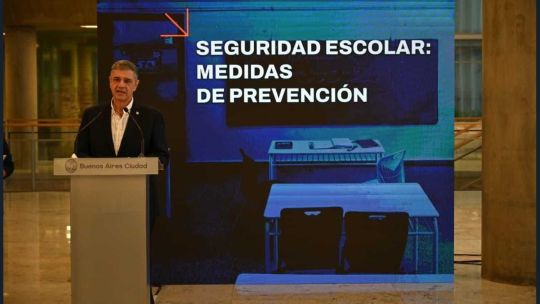 Jorge Macri en conferencia de prensa anunciando el protocolo de seguridad escolar.