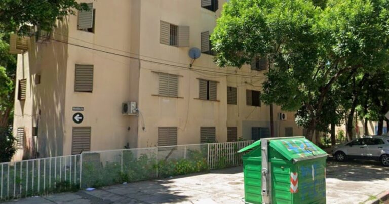 Edificio de monoblocks en Rosario donde fue hallado el cuerpo de una mujer