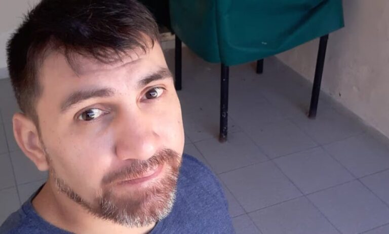 Ilustración genérica de una carpeta de investigación forense sobre un escritorio.