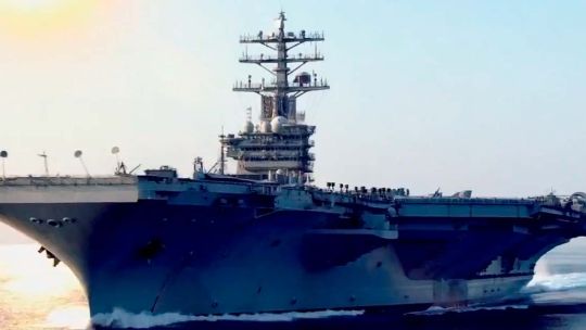 Presidente Javier Milei a bordo del portaaviones USS Nimitz en el Mar Argentino