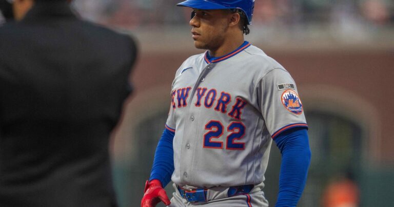 Juan Soto, jardinero de los Mets de Nueva York, corriendo las bases.