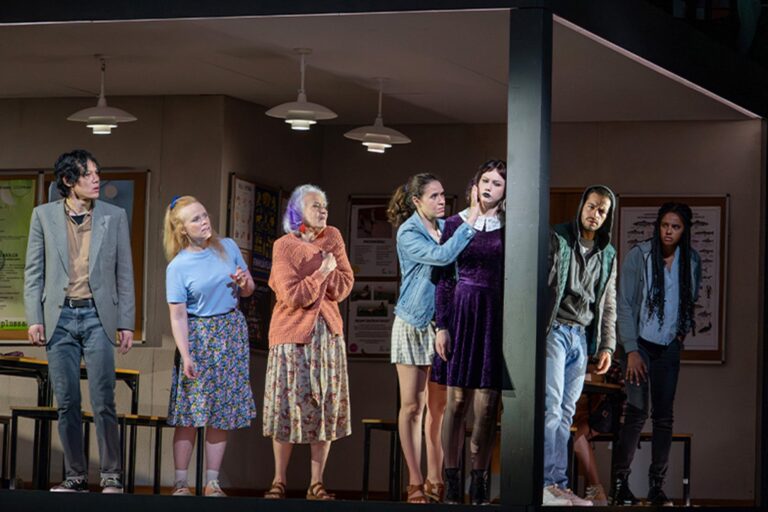 Escena de la ópera Innocence en el Metropolitan de Nueva York