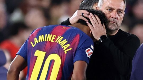 Lamine Yamal, jugador del FC Barcelona, en el campo de juego.