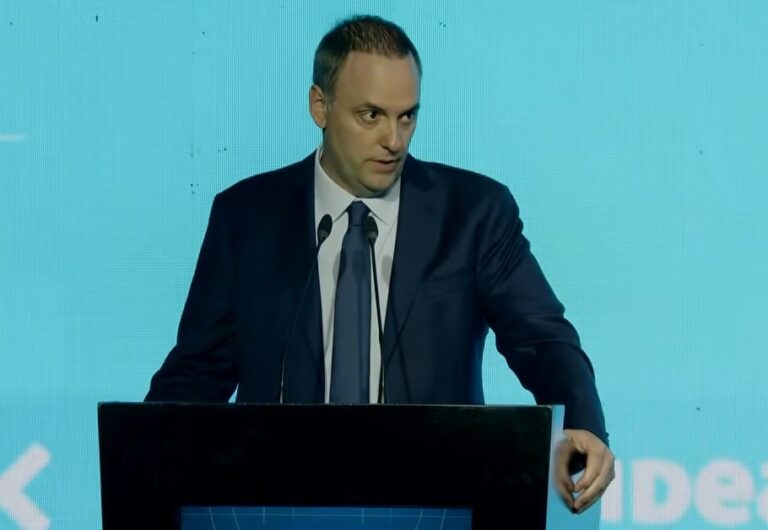 Manuel Adorni junto al Gabinete en el Congreso antes de su informe de gestión