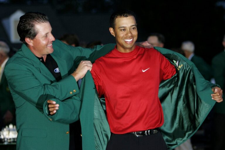 Logo del Masters de Augusta junto a las siluetas de Tiger Woods y Phil Mickelson.