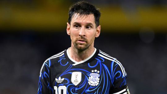 Lionel Messi en el partido entre Argentina y Zambia en La Bombonera.