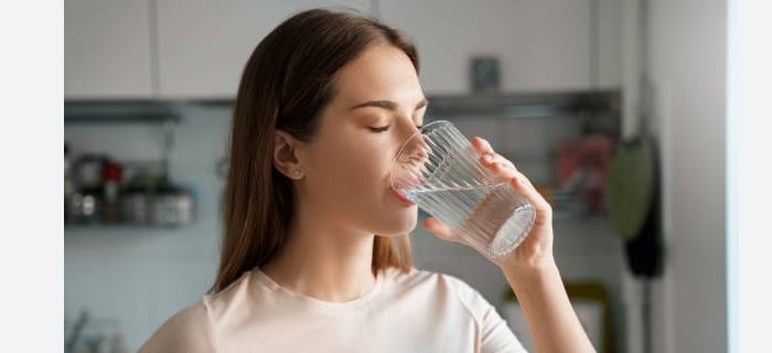 Nutricionista Ana Chezzi durante una entrevista explicando consejos de alimentación.
