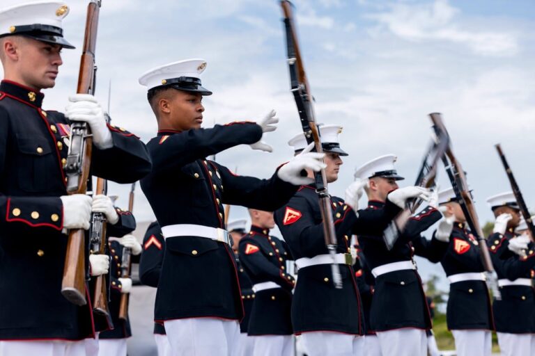 Ceremonia de graduación de reclutas del Cuerpo de Marines de Estados Unidos en Parris Island.