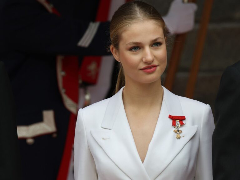 Princesa Leonor de Borbón con uniforme militar