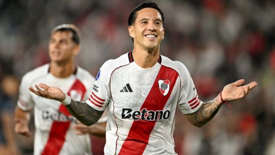 Jugadores de River Plate celebran el gol ante Carabobo en el Estadio Monumental.