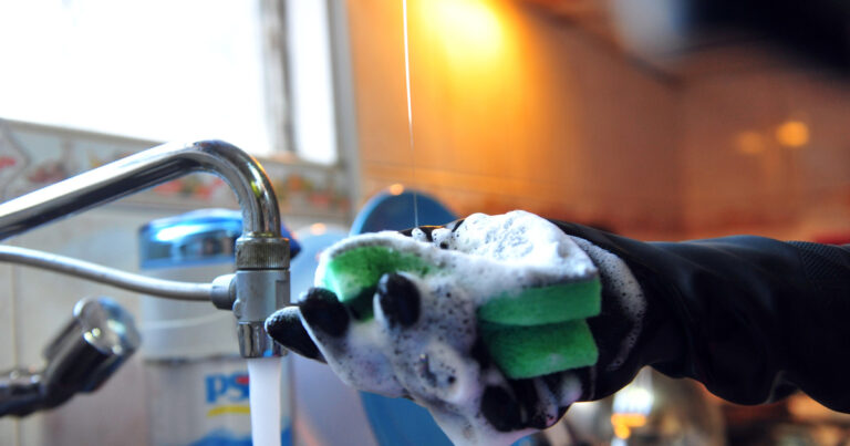 Gráfico con valores salariales del personal de limpieza y casas particulares para abril de 2026 en Argentina.