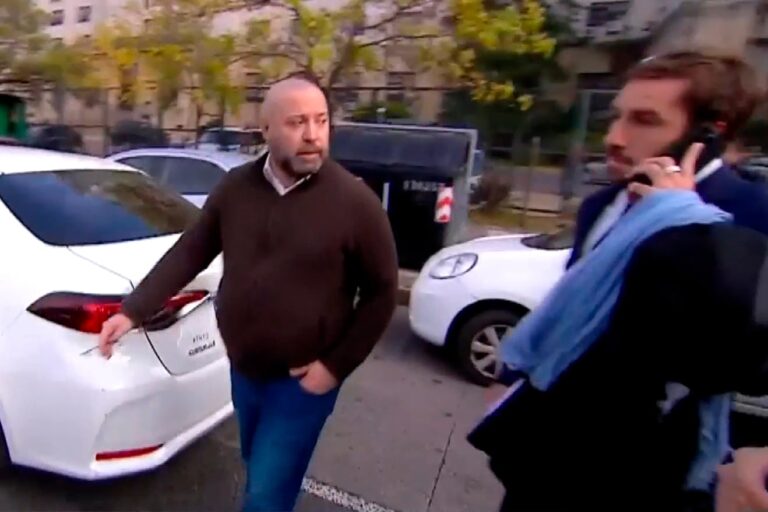 Fachada del edificio de Comodoro Py, tribunales federales en Buenos Aires