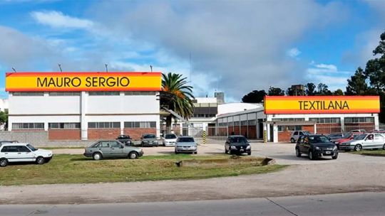 Edificio o logotipo de la empresa textil Textilana en Mar del Plata