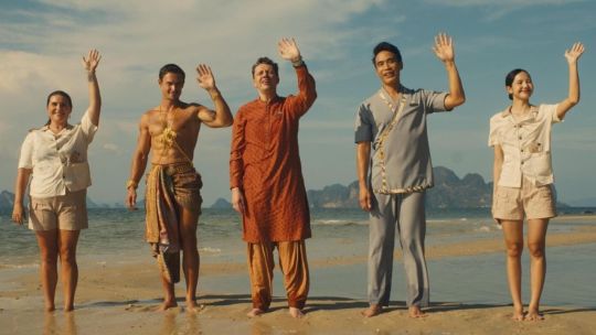 Fotografía conceptual de la Riviera Francesa, representando el lujo y escenario de la cuarta temporada de The White Lotus.