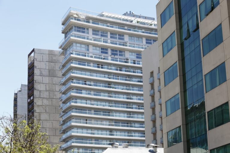 Gráfico comparativo de precios inmobiliarios en GBA sur, norte, oeste y CABA en 2026