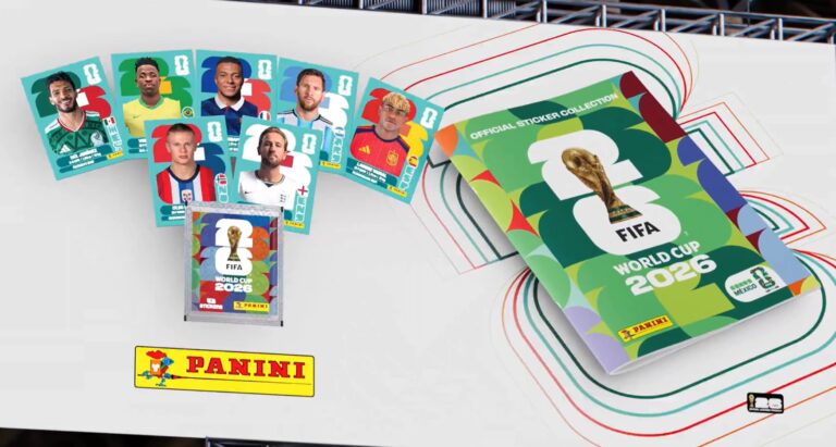 Álbum de figuritas del Mundial 2026 de Panini abierto con sobres y cromos