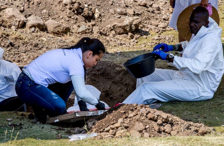 Exhumación de cuerpos en Antioquia