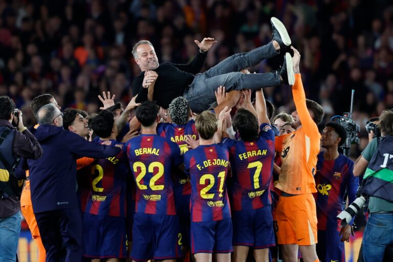 Jugadores de Barcelona celebrando el título de La Liga 2025-2026