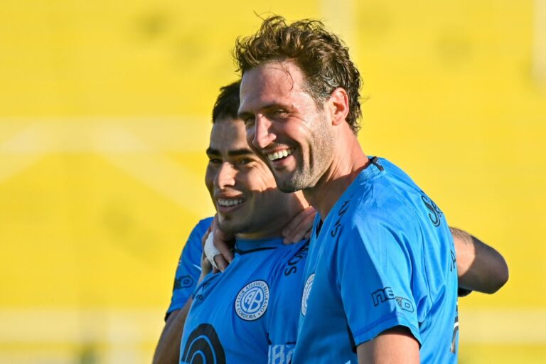 Jugadores de Belgrano celebrando un gol en el Torneo Apertura 2026