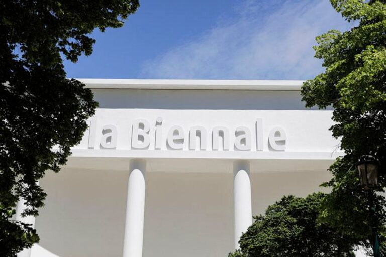 Vista de los pabellones de la Bienal de Venecia 2025 en los Giardini