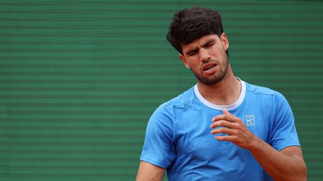 Carlos Alcaraz en la cancha de tenis