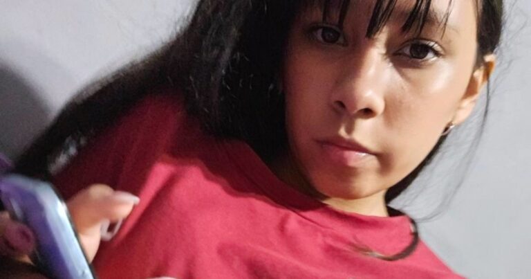 Madre de Agostina Vega durante marcha en Córdoba