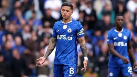 Jugadores del Chelsea cabizbajos tras la derrota ante Nottingham Forest en Stamford Bridge