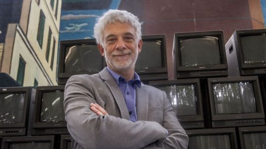 Claudio Martínez en el programa QR! advirtiendo sobre inteligencia artificial y democracia