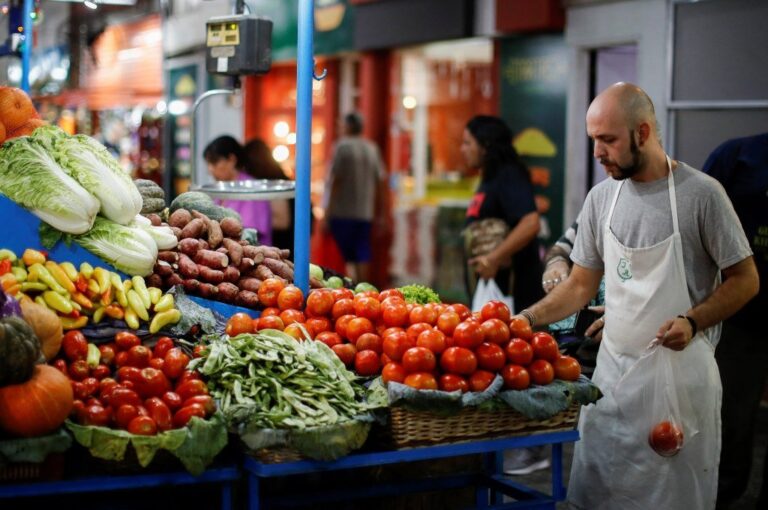 Gráfico de consumo familiar con tendencia a la baja
