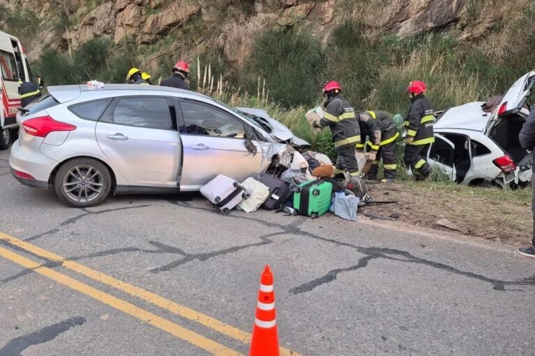 Vehículos siniestrados tras choque en ruta 76, cerca de Sierra de la Ventana