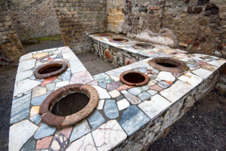 Vasijas romanas en mostrador de taberna de Pompeya, cubiertas de concreto, escaneadas en 3D por arqueólogos