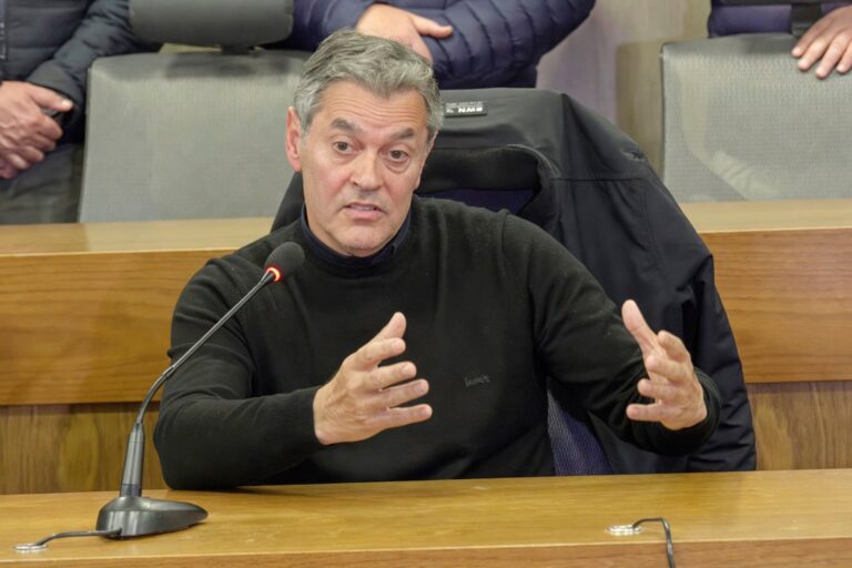 Fiscal Raúl Garzón durante conferencia de prensa en Tribunales II de Córdoba