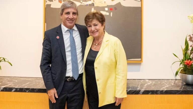 Luis Caputo y Kristalina Georgieva en reunión del FMI