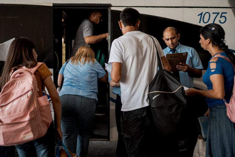 Personas con discapacidad en un transporte público