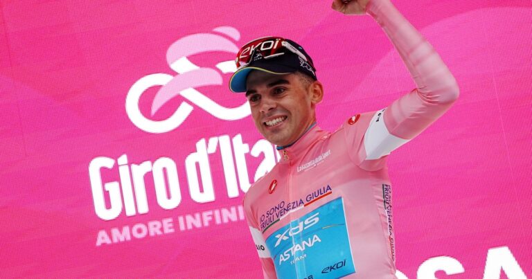 Guillermo Silva celebrando su victoria en la segunda etapa del Giro de Italia 2026